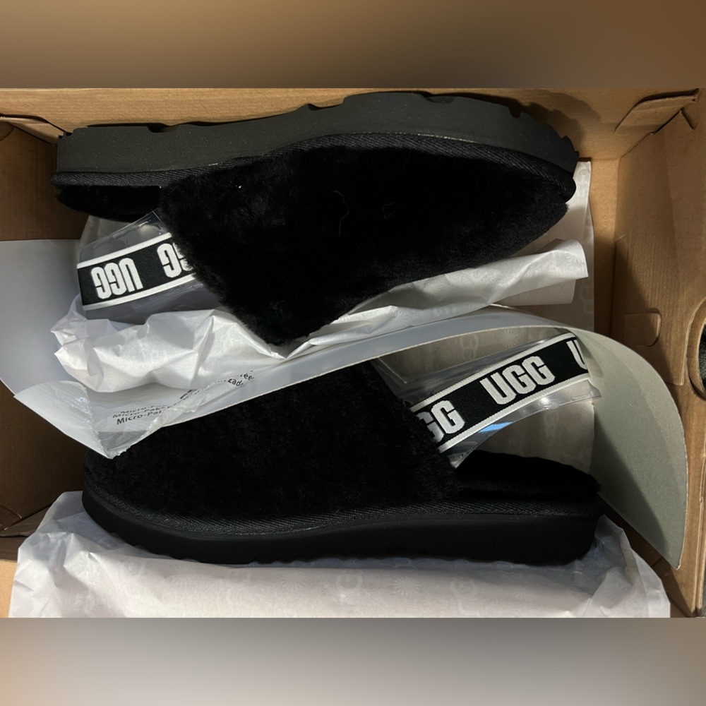 UGG K fluff yeah clog - black ~ Size 5 NIB